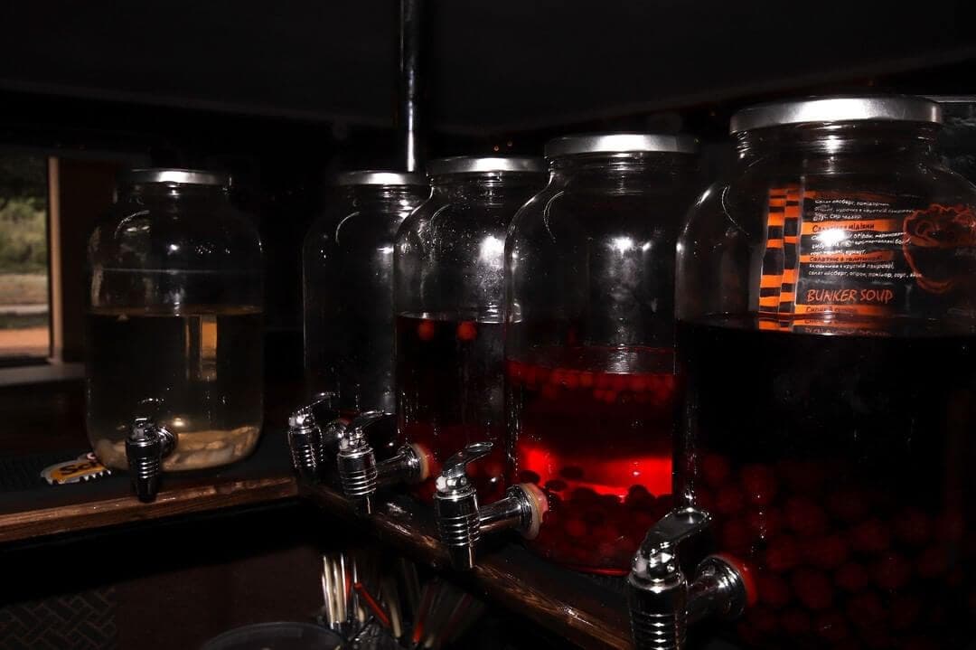 Bunker cafe - Галерея, розваги, їжа, напої