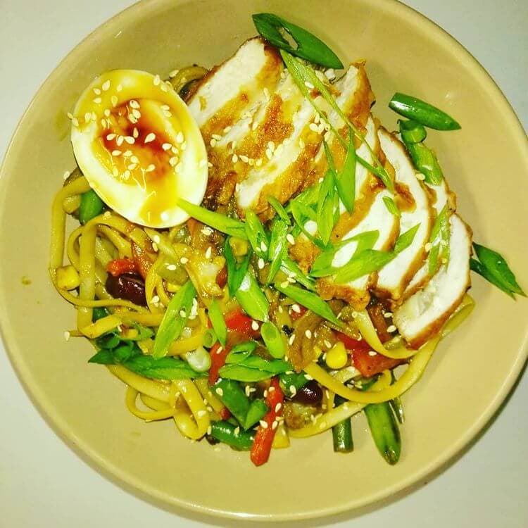Локшина WOK з курочкою